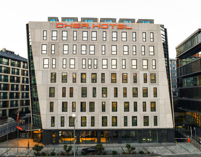 Exterior & Views