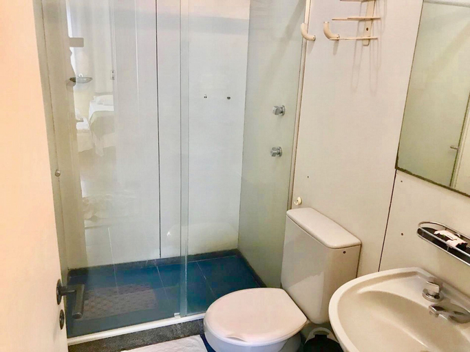 Bathroom 4, Jump in Bed Leblon 5 - Flat, Rio de Janeiro