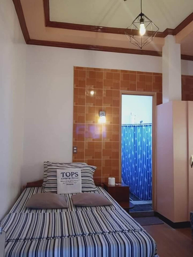 Bedroom 2, Tops Lodging House, San Juan