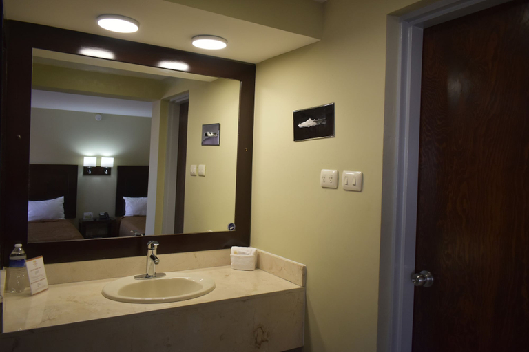 Bathroom 3, El Camino Hotel & Suites, Caborca