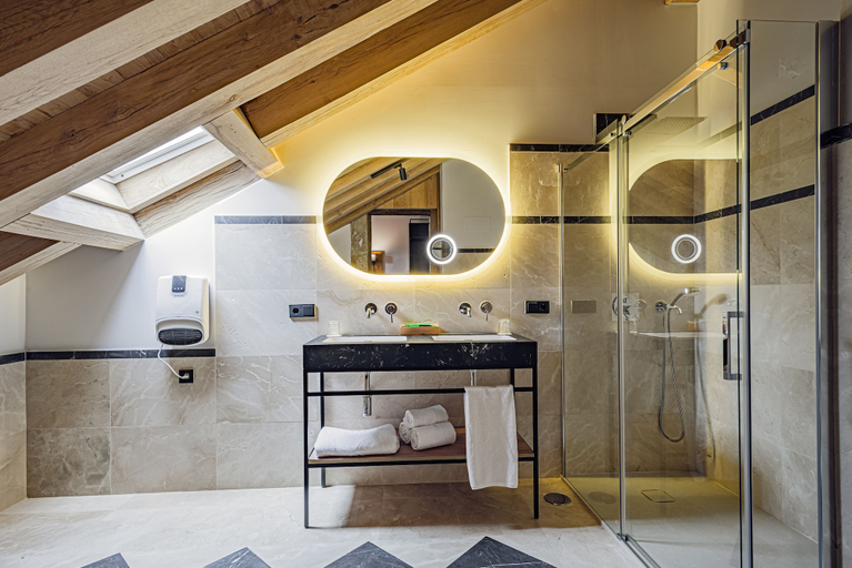 Bathroom 3, Palacio de los Acevedo, Cantabria