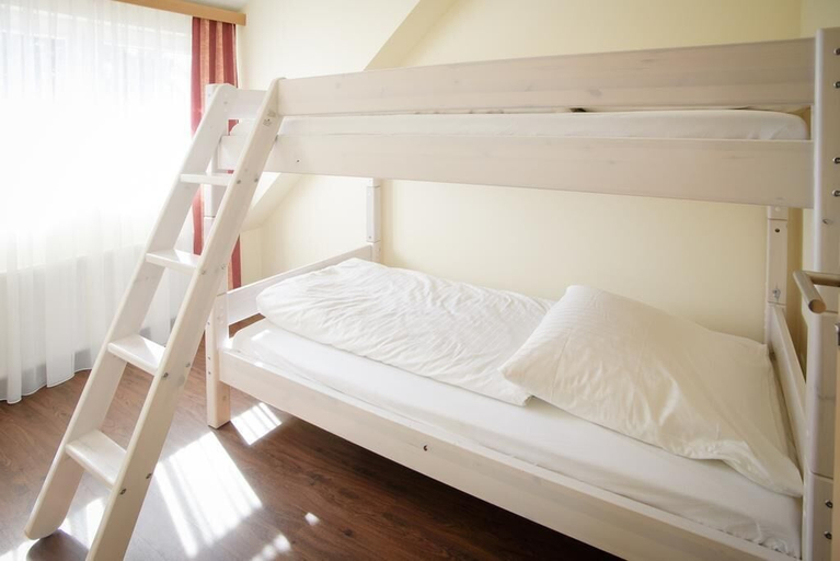 Bedroom 3, Hotel Landgasthof Linde, Bodenseekreis