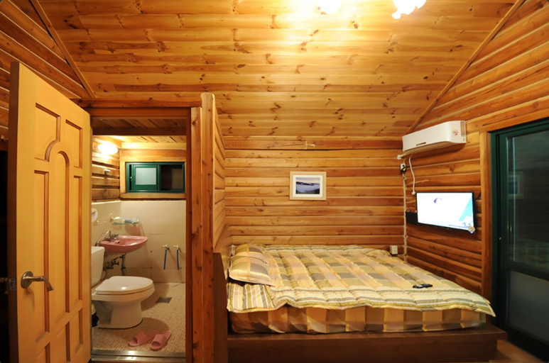 Bedroom 2, Jirisan Valley Pension, Namwon