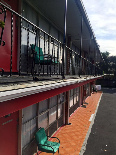 Others 4, Greenlane Motor Inn, Waitakere