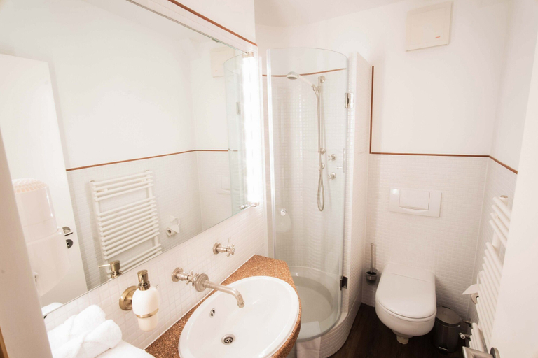 Bathroom 5, Hohlebach Mühle, Schwalm-Eder-Kreis