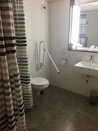 Bathroom 4, The Originals City, Hôtel Le Gayant, Nord