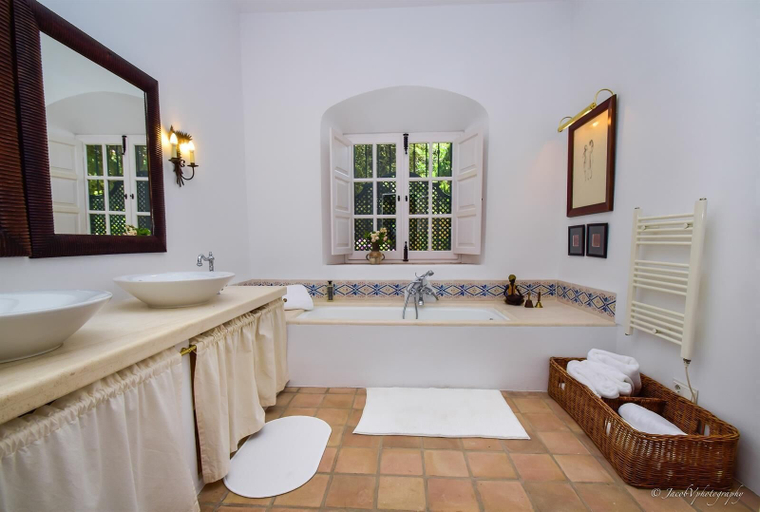 Bathroom 4, A Real Oasis In Colonial Style Villa, Málaga