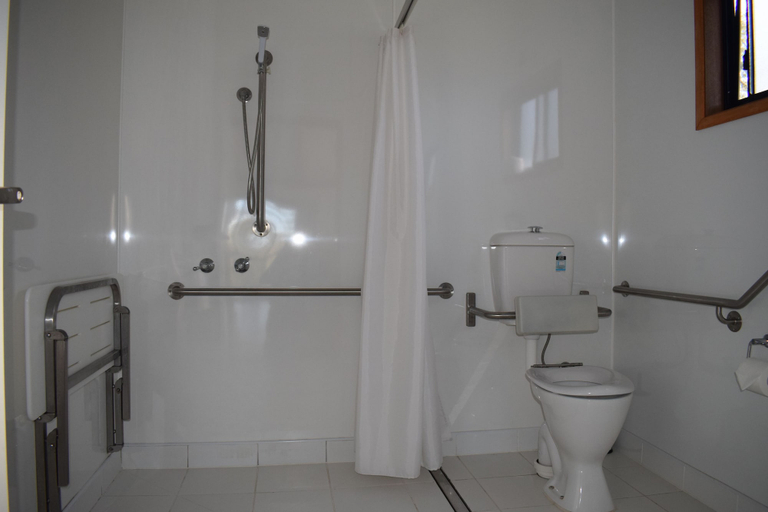 Bathroom 4, Cohuna Waterfront Holiday Park, Gannawarra