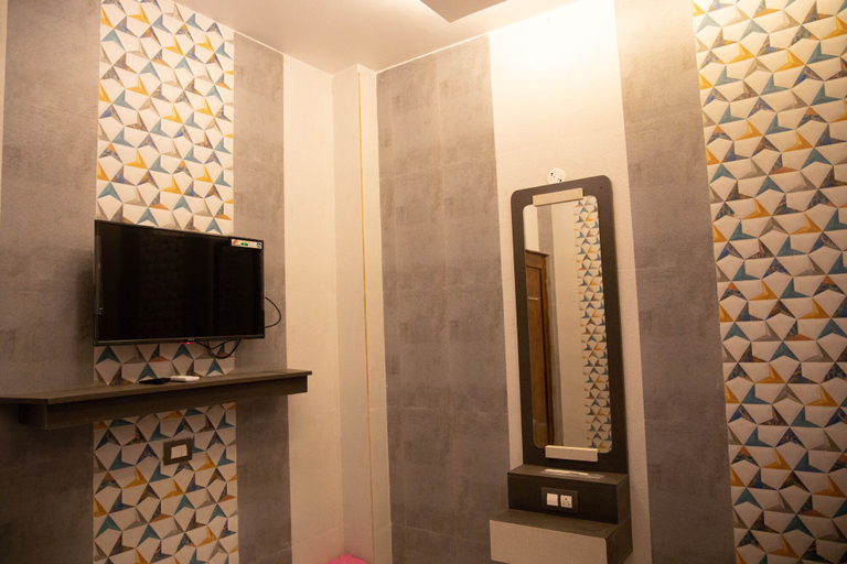 Bathroom 3, Hotel Ganesh Palace, Ramanathapuram