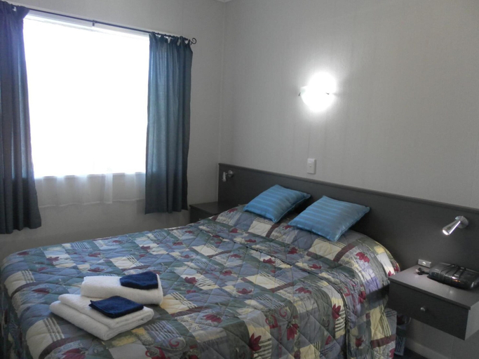Bedroom 3, Beachside Sunnyvale Motel, Marlborough