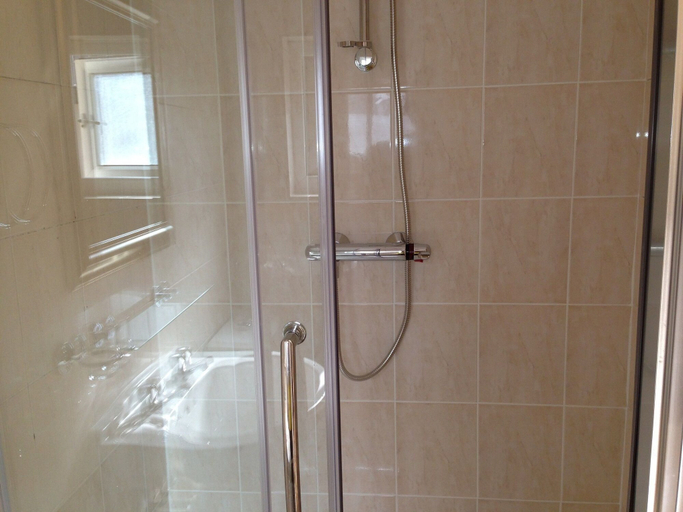 Bathroom 3, Avenue Inn, London