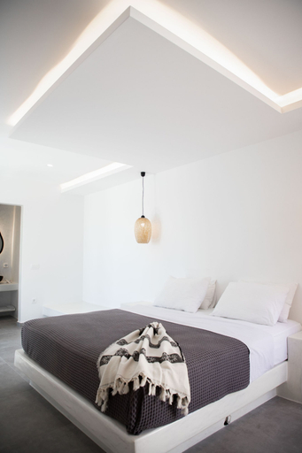 Bedroom 2, Caldera Cliff Illusion, South Aegean