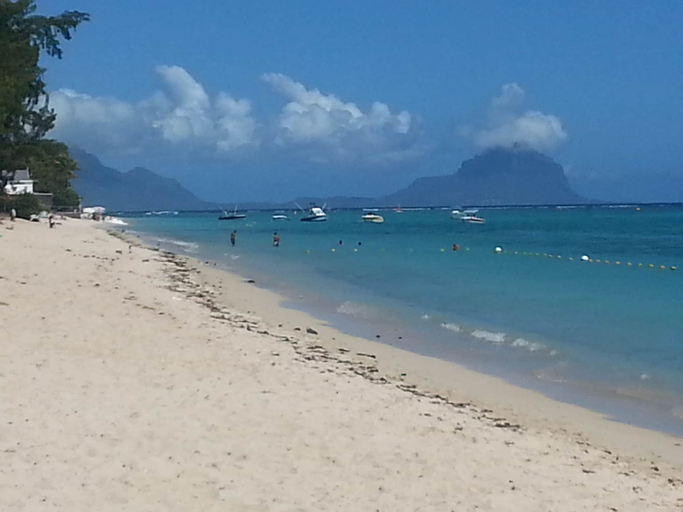Others 4, Sunset Beach Apartment, Black River