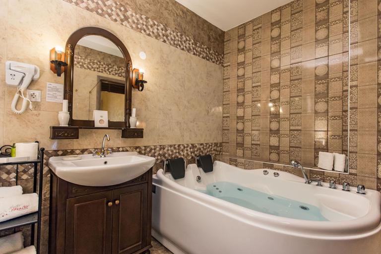 Bathroom 5, Theatro Hotel Odysseon, Thessaly