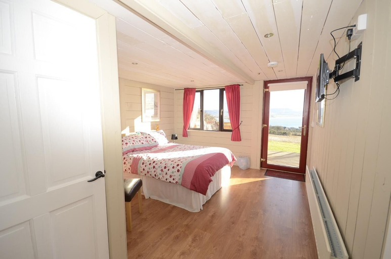Bedroom 2, Rustic Log Cabin