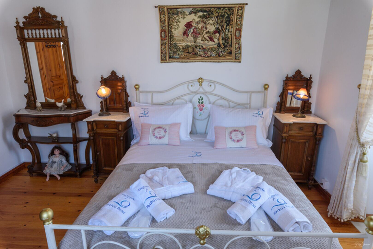 Bedroom 3, Hydra's Pearl - Gold Pearl, Attica