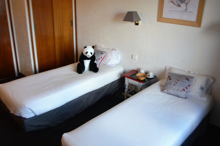 Bedroom 2, Hotel Panda, Pyrénées-Orientales