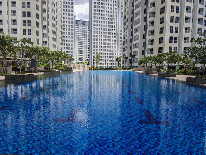 Sport & Beauty 2, 3BR Apartment with Pool View at M-Town Residence, Tangerang
