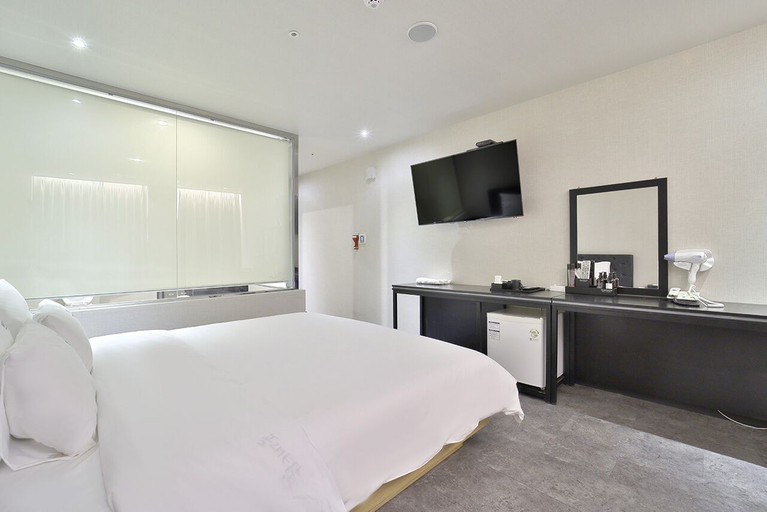 Bedroom 4, Platinum Hotel, Jung