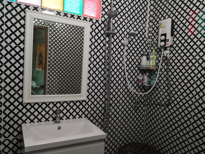 Bathroom 3, Baan Raiplaysoi Homestay, Photharam