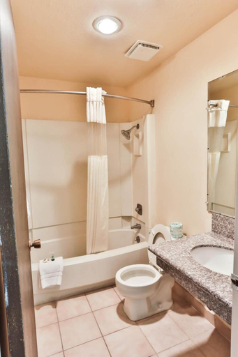 Bathroom 5, Country Inn, Beaver
