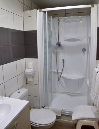 Bathroom 4, Hotel des Lauriers Roses, Haute-Marne