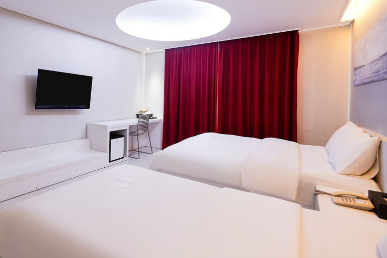 Bedroom 3, Ruby Tourist Hotel Wolmido, Jung