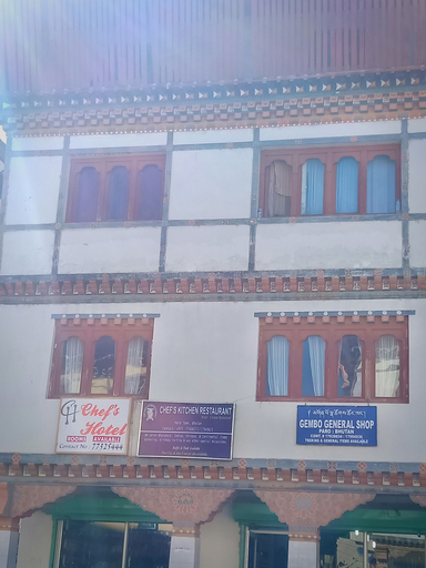 Exterior & Views