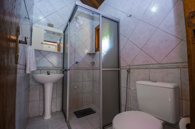 Bathroom 3, Pousada Elfos, Bombinhas