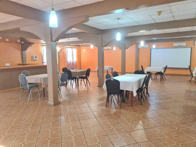 Food & Drinks 5, Aracari Hotel Guyana, Meer Zorgen / Malgre Tout