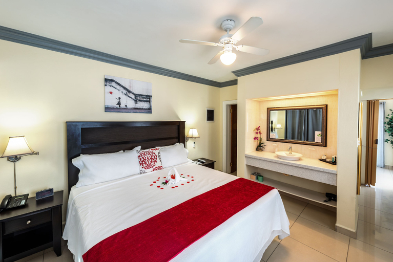 Bedroom 4, Baker's Suites