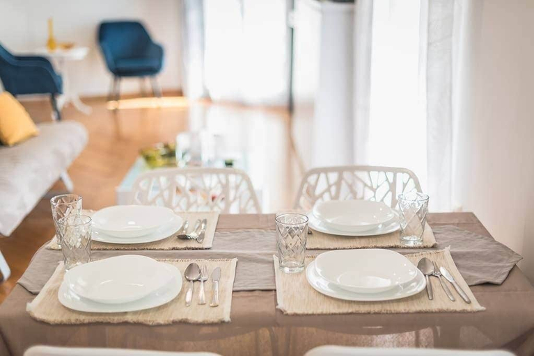 Food & Drinks, Central Flat with Cosy Sunny Terrace, Attica