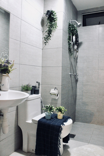 Bathroom, KLTS 5 Pax at Setapak Near KL City Central, Kuala Lumpur