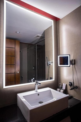 Bathroom 4, Regal Réseau Hotel & Spa, Negombo