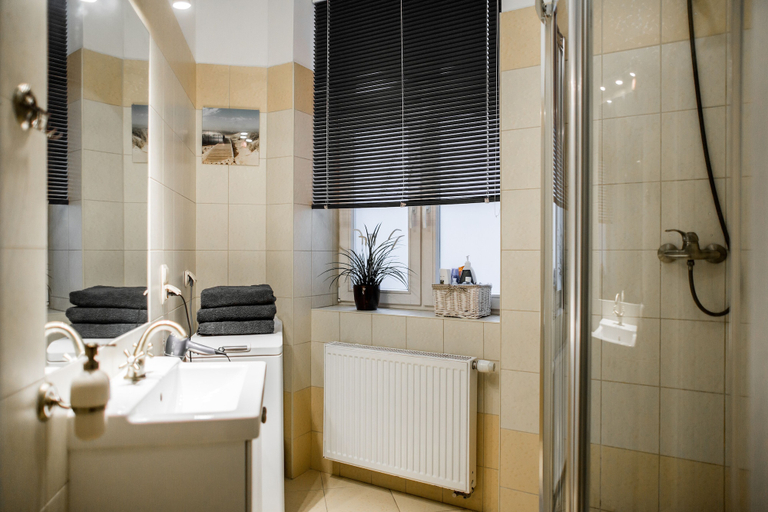 Bathroom 2, KK Apartments, Lublin City