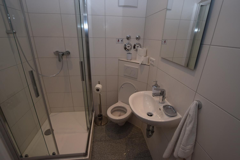 Bathroom 2, AB Apartment 109, Ludwigsburg