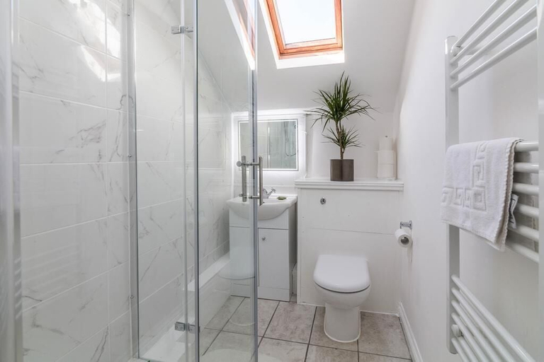 Bathroom, West Bridgford Classy 2bed Flat, Nottinghamshire