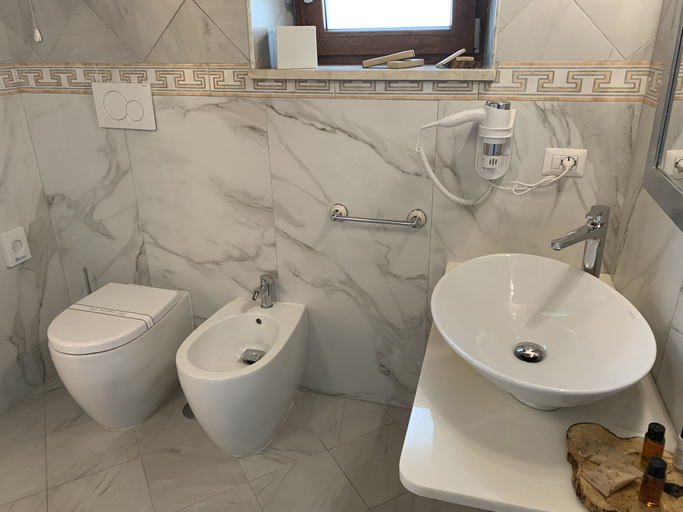 Bathroom 4, Resort Fonte Vulci, Viterbo