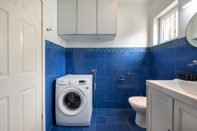 Bathroom 3, F33 by TLV2RENT
