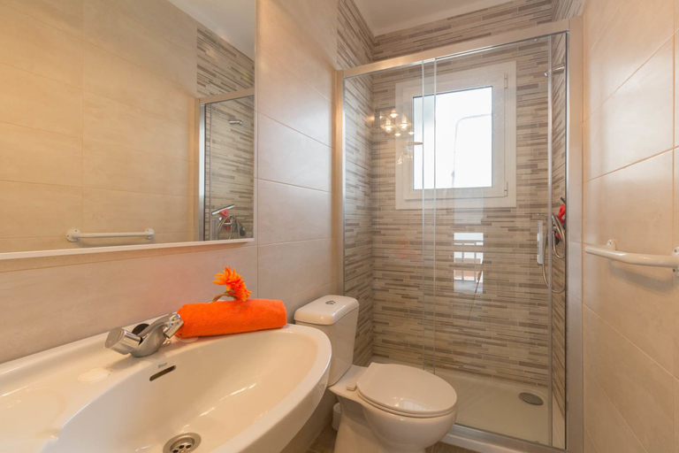 Bathroom, Apartamento Serra Dorada Ref. 1112 by Iberplaya, Tarragona