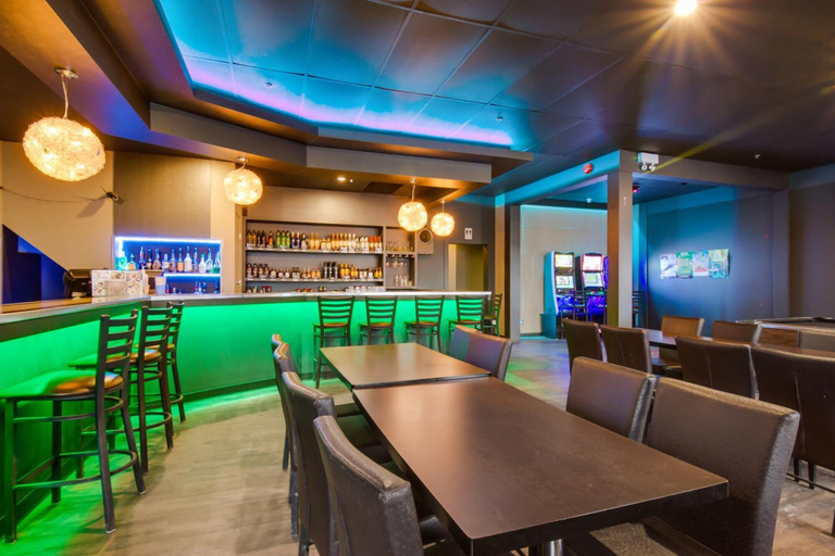 Food & Drinks 5, Motel 6 Kerrobert, SK, Division No. 13