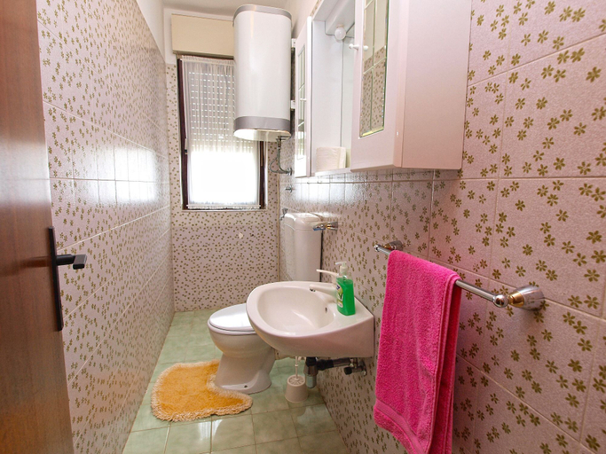Bathroom 4, Apartment 711, Fažana
