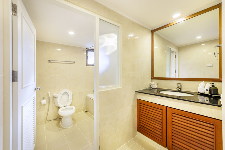 Bathroom 4, Bangkok Shortstay 2 to 3 BR Sukhumvit, Wattana