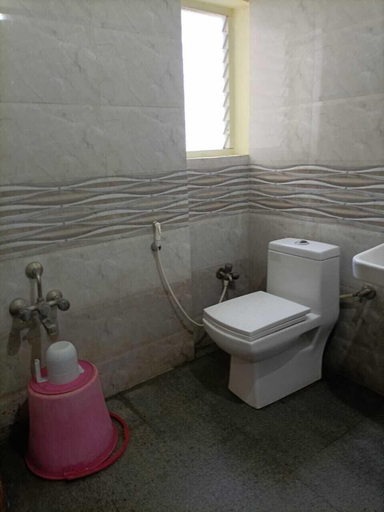 Bathroom 3, iROOMZ Hotel Vishwa Lodging, Dharwad