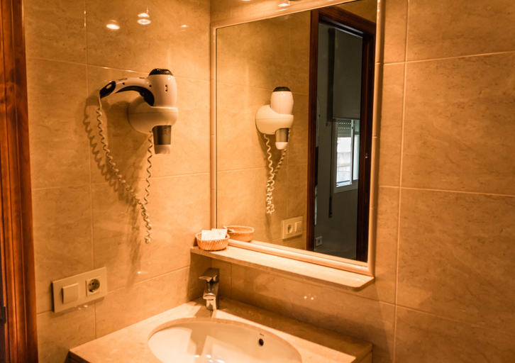 Bathroom 5, Hostal La Palma, Cádiz