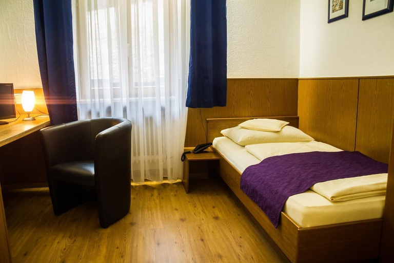 Bedroom 4, Hotel Waldlust B & B, Schwandorf