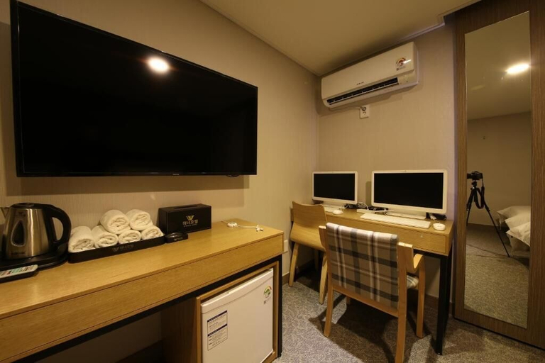 Others 5, Winner Hotel, Jeonju