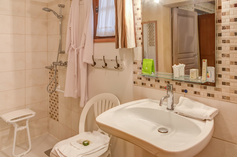 Bathroom 3, Hôtel des 4 continents, Sarthe