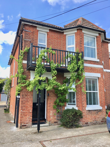 Exterior & Views, Netley Village Apartment, Hampshire