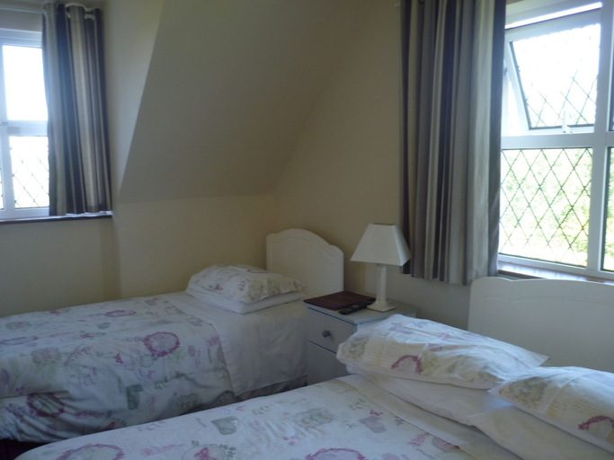 Bedroom 2, Armcashel B&B